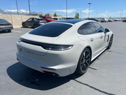 2022 Porsche Panamera 4