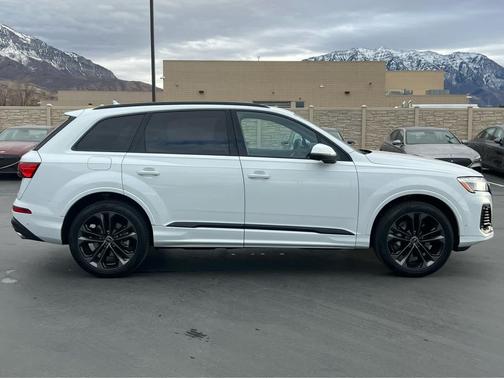 2025 Audi Q7 55 Premium Plus