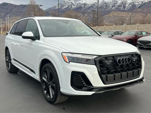 2025 Audi Q7 55 Premium Plus