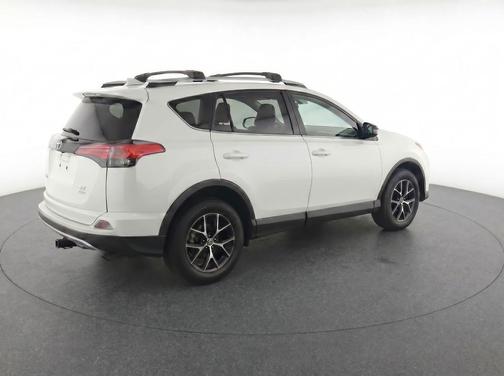Super White 2016 Toyota RAV4 SE