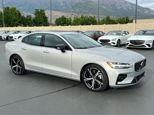 2024 Volvo S60 B5 Plus Dark Theme