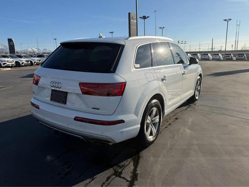 2019 Audi Q7 45 Premium Plus