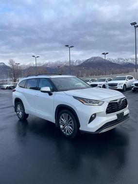 2023 Toyota Highlander Platinum