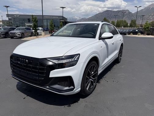 Glacier White Metallic 2023 Audi Q8 55 Premium Plus
