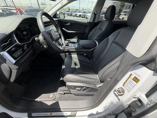 Glacier White Metallic 2023 Audi Q8 55 Premium Plus