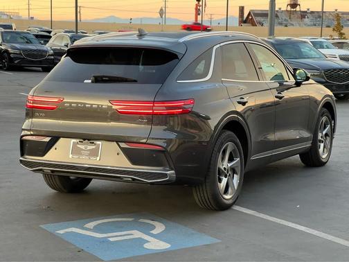 2026 Genesis GV70 2.5T Advanced