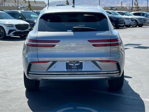 2026 Genesis Electrified GV70 Standard