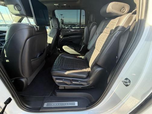 2023 Cadillac Escalade ESV Sport Platinum