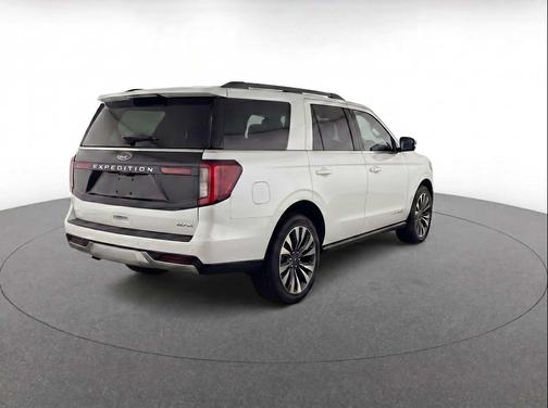 Star White Metallic Tri-Coat 2025 Ford Expedition Max Platinum