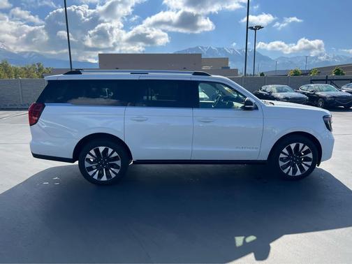 Star White Metallic Tri-Coat 2025 Ford Expedition Max Platinum