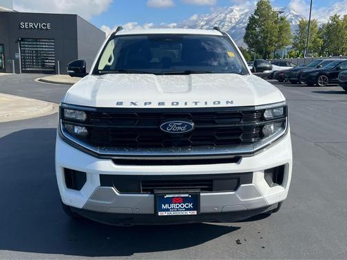 Star White Metallic Tri-Coat 2025 Ford Expedition Max Platinum
