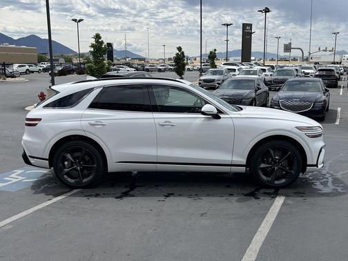 Uyuni White 2026 Genesis GV70 2.5T Sport Prestige
