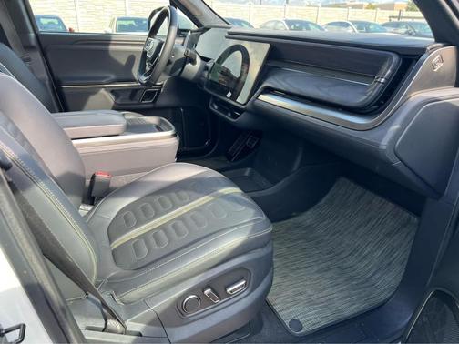 2023 Rivian R1S Adventure
