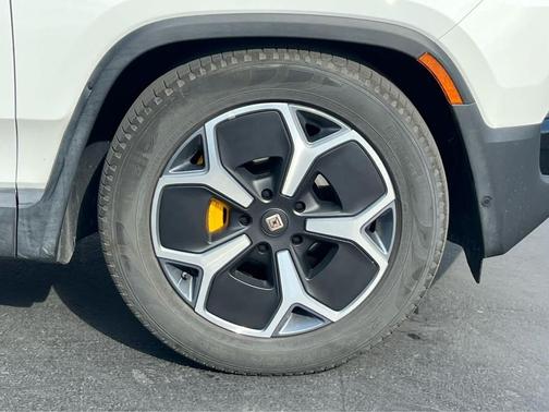 2023 Rivian R1S Adventure