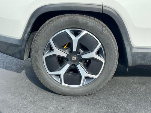 2023 Rivian R1S Adventure