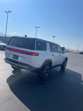 2023 Rivian R1S Adventure