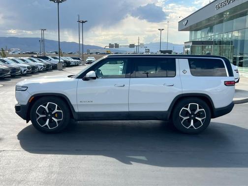 2023 Rivian R1S Adventure