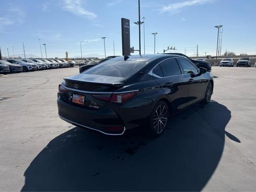 2023 Lexus ES 300h Base