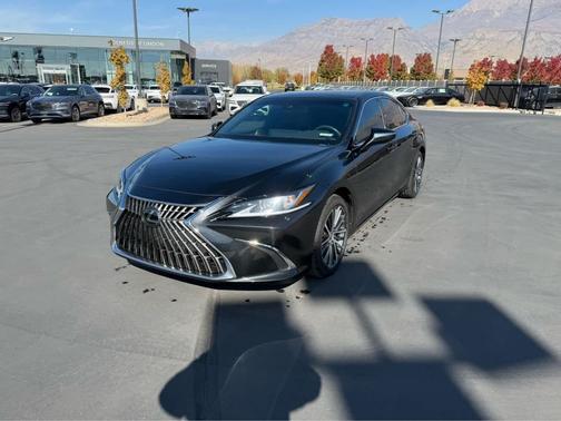 2023 Lexus ES 300h Base