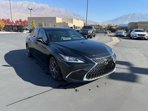2023 Lexus ES 300h Base
