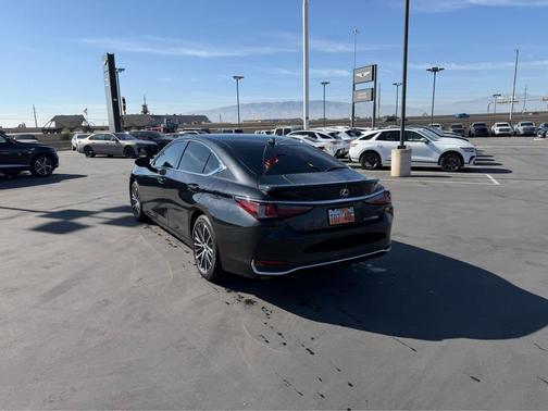 2023 Lexus ES 300h Base