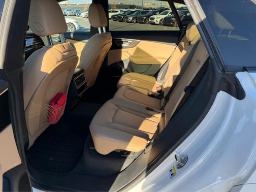 2022 Audi Q8 55 Premium Plus