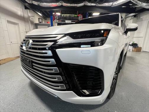 2025 Lexus LX 700h Luxury
