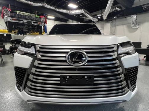 2025 Lexus LX 700h Luxury