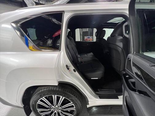 2025 Lexus LX 700h Luxury