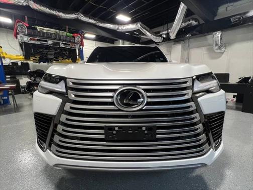 2025 Lexus LX 700h Luxury