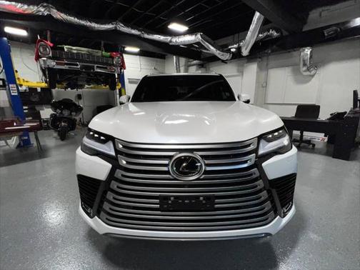 2025 Lexus LX 700h Luxury