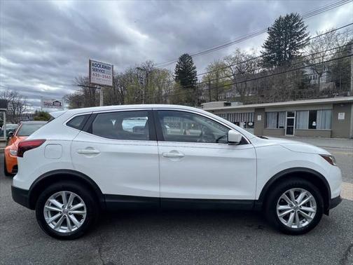 2017 Nissan Rogue Sport S
