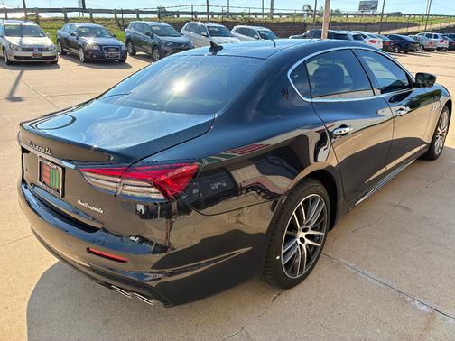 2022 Maserati Quattroporte Modena Q4