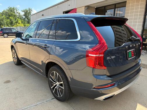 2020 Volvo XC90 T6 Momentum