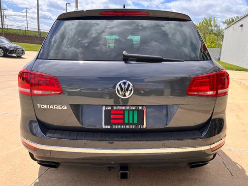 Dark Flint Gray Metallic 2016 Volkswagen Touareg TDI Sport w/Technology