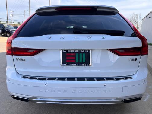 2020 Volvo V90 Cross Country T6