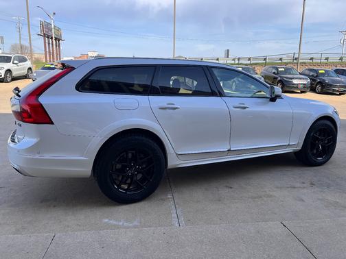 2020 Volvo V90 Cross Country T6