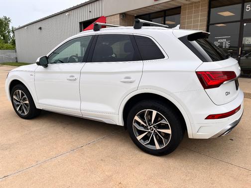 Glacier White Metallic 2023 Audi Q5 45 S line Premium Plus