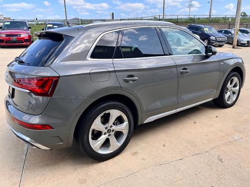 Chronos Gray Metallic 2023 Audi Q5 45 S line Premium Plus