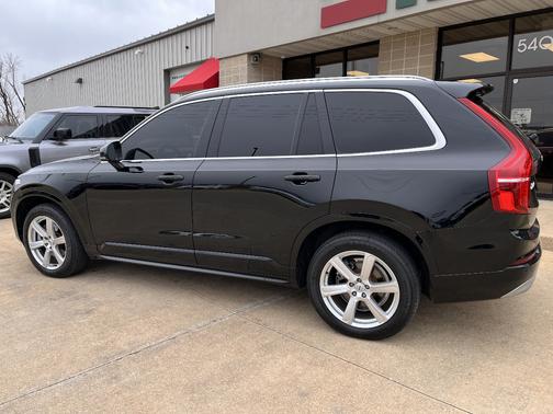 Onyx Black Metallic 2022 Volvo XC90 T6 Momentum