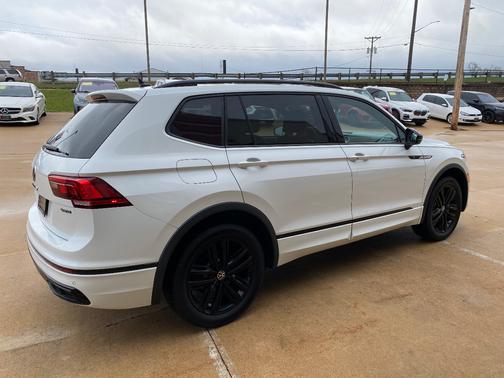 2022 Volkswagen Tiguan 2.0T SE R-Line Black