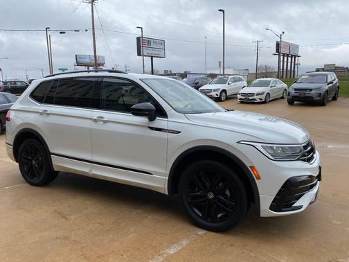 2022 Volkswagen Tiguan 2.0T SE R-Line Black