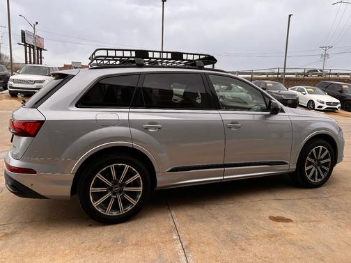 2022 Audi Q7 45 Premium Plus