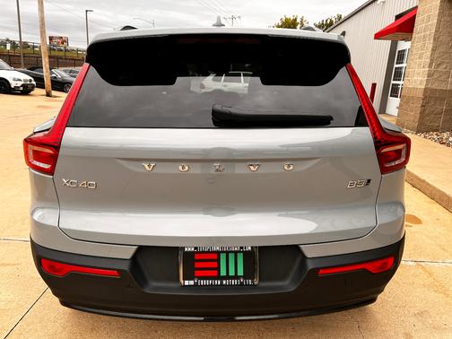 2025 Volvo XC40 B5 Plus Dark Theme