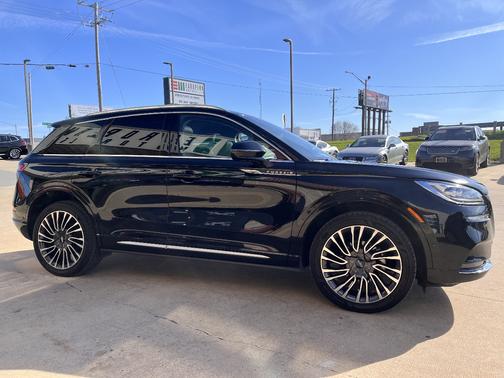 Infinite Black Metallic 2020 Lincoln Corsair Reserve