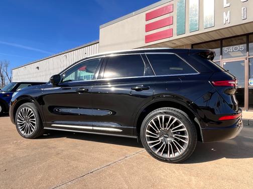 Infinite Black Metallic 2020 Lincoln Corsair Reserve