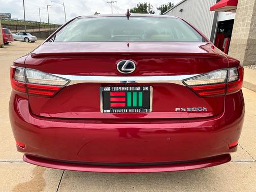 2016 Lexus ES 300h Base