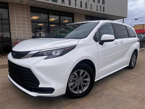 2024 Toyota Sienna LE