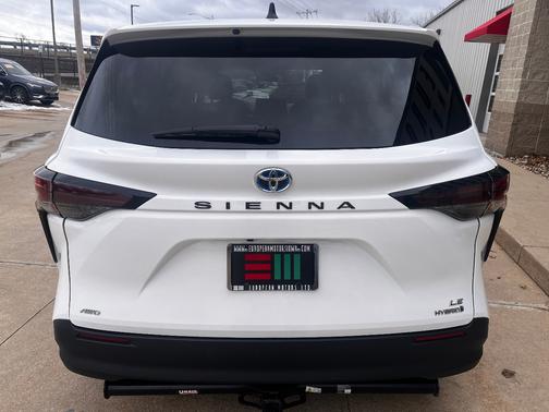 2024 Toyota Sienna LE