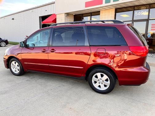 Salsa Red Pearl 2009 Toyota Sienna LE